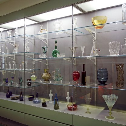 Mezzanine glass cabinet