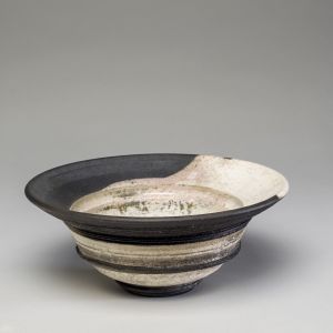 Flanged Bowl with flaring rim, made by Robin Welch (1936–2019), in Suffolk, England, c. 1974. Stoneware, glazed