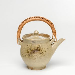 Teapot with cane handle, made by Zoë Ellison (1916–86), in Cambridge, England, c. 1950. Stoneware, glazed, with cane handle