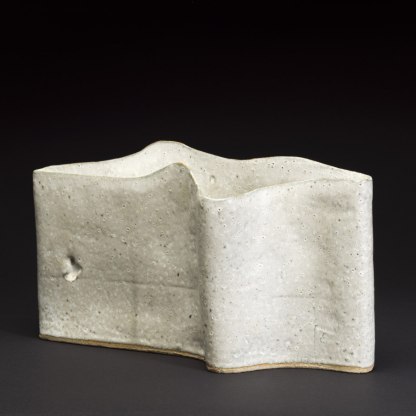 Wave-shaped, made by Gillian Lowndes (1936–2010), in Essex, England, c. 1970. Stoneware, glazed