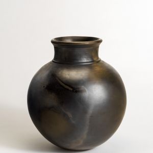 Pot, made by Magdalene Odundo (b. 1950), in Surrey, England, 1983. Terracotta, burnished and reduced black
